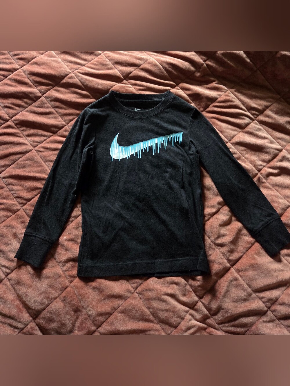 Nike Boys Size 4 Long Sleeve Black Graphic Shirt